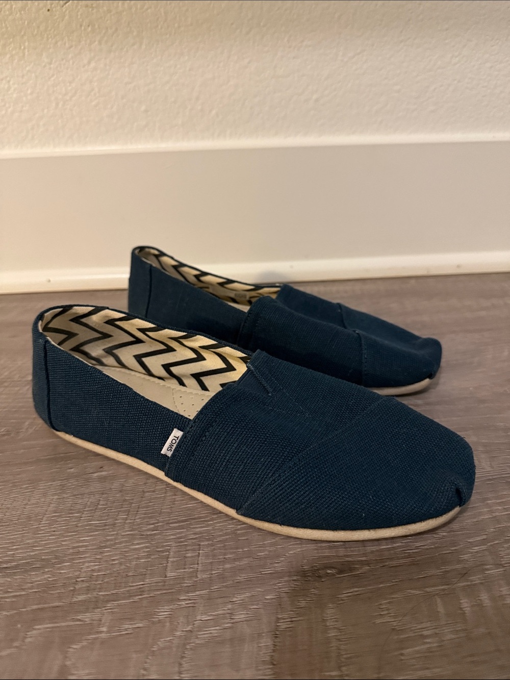 Toms women Slip-On Canvas Shoes in Navy